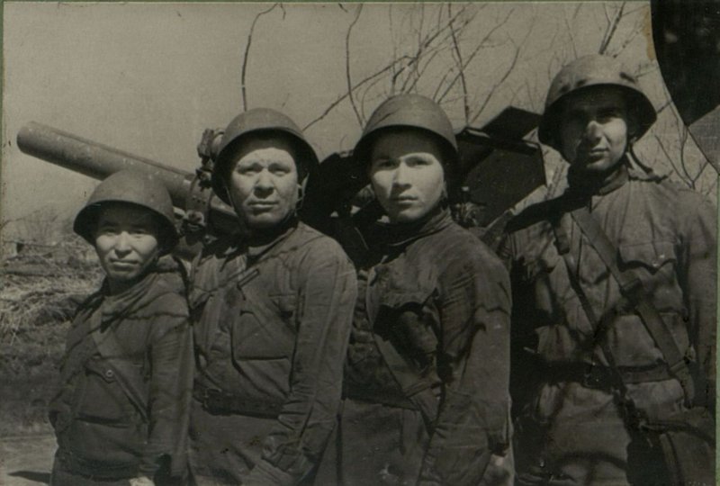 Image: Komsomol in the vanguard