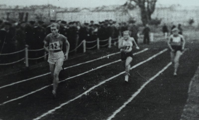 Championship of the Red Banner Baltic Fleet. The Lenin Stadium. Anna Zaitseva (Dudnik) leads in the run at No. 12