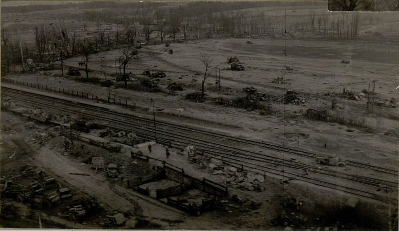 Фотография: Разбитая и брошенная техника врага в районе Хайлигенбайль