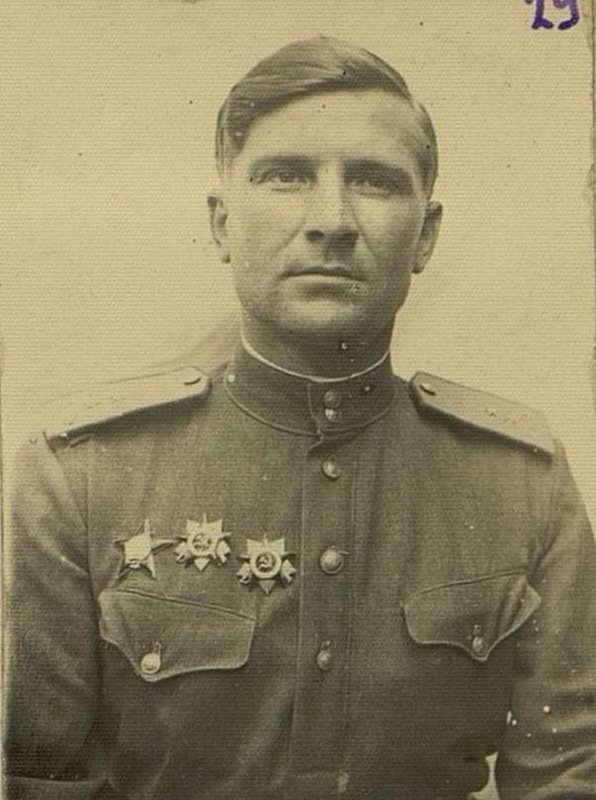 Image: Party organizer of the 125th Infantry Regiment, Captain N.N. Popov (top)