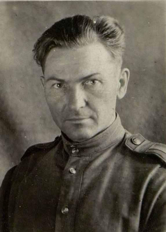 Фотография: Слесарь-монтажник по автоделу старшина технической службы Ильин Н.В.
