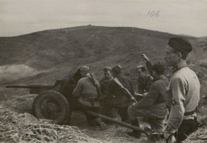 Image: The calculation of N. Zakipny, knocking out 5 German tanks. On the right is Sergeant Major Piryaev V.V.