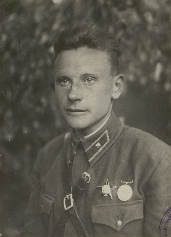 Фотография: Помощник командира роты по технической части младший лейтенант Макаров И.И.
