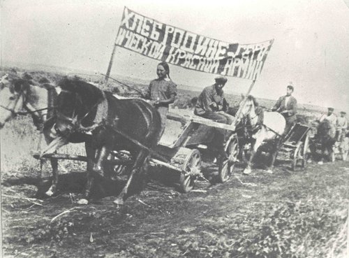Хлебный обоз. "Хлеб Родине - героической Красной Армии"