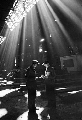 В плавильном цехе Днепродзержинского металлургического завода. Днепродзержинск, 1941 г.