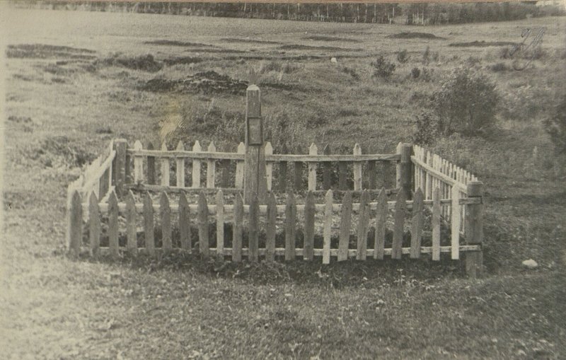 Image: War burial, Grodno region, Zelvensky district, Savkovsky distillery, southeast of 150 m along the Volkovysk-Slonim road