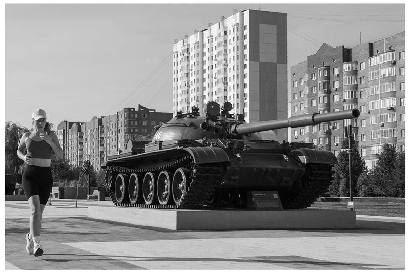 На аллеях Военно-патриотического парка "Патриот", проспект Победы