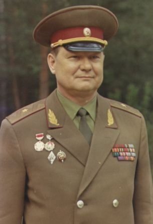 Генерал-майор Татаринов Борис Васильевич.