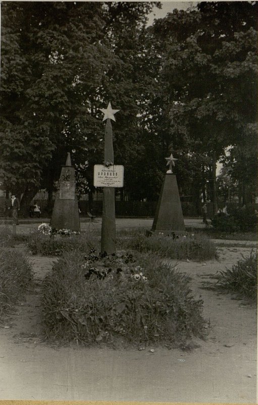 Фотография: Воинское захоронение подполковника Кравцева Ивана Трофимовича