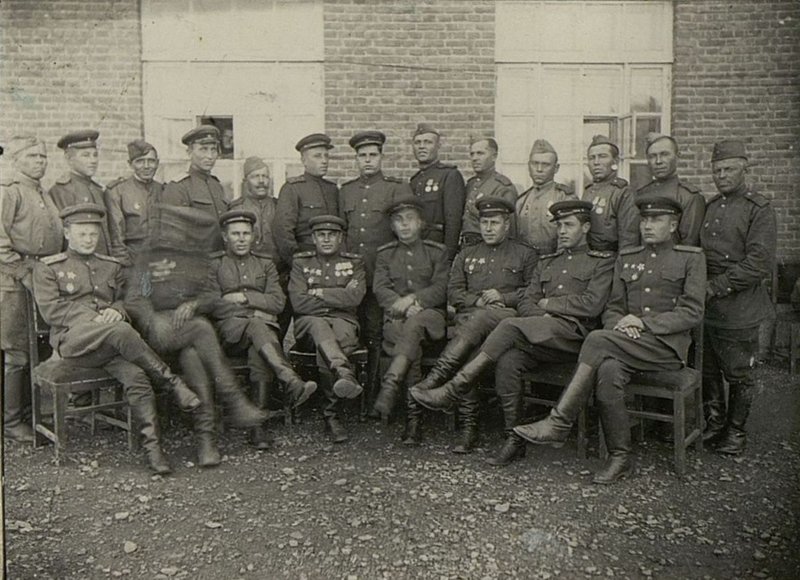 Фотография: Группа демобилизованных 3-го дивизиона с командованием дивизиона