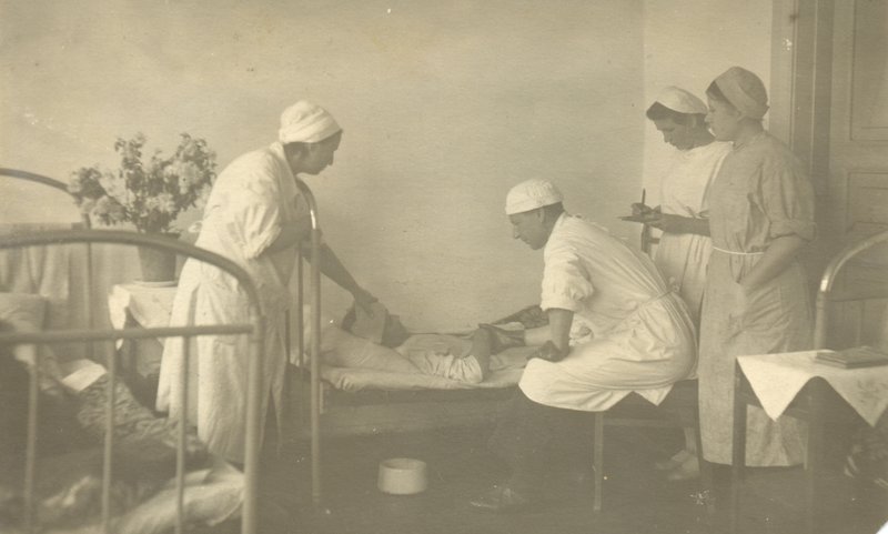 Lake Karachi evacuation hospital No. 2468. Patient round of Chief Surgeon Kondrashov Ivan Stepanovich