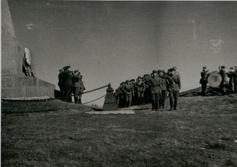 Фотография: Установление мемориальной доски у памятника русским воинам на Шипке