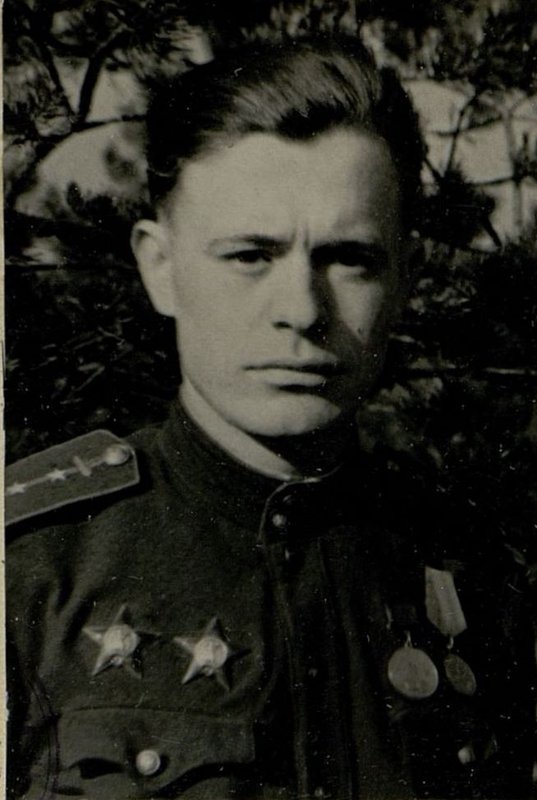 Image: The commander of a tank company Captain Roshchupkin N.D.