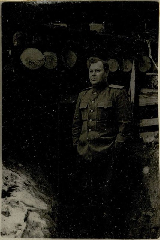 Фотография: Член Военного Совета 31 армии генерал-майор Лахтарин