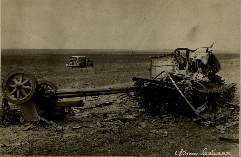 Image: Broken anti-tank battalion anti-tank gun with a tractor in the area of 1 km. east of Trilesino. In the background, a passenger car, incapacitated by machine-gun and cannon fire