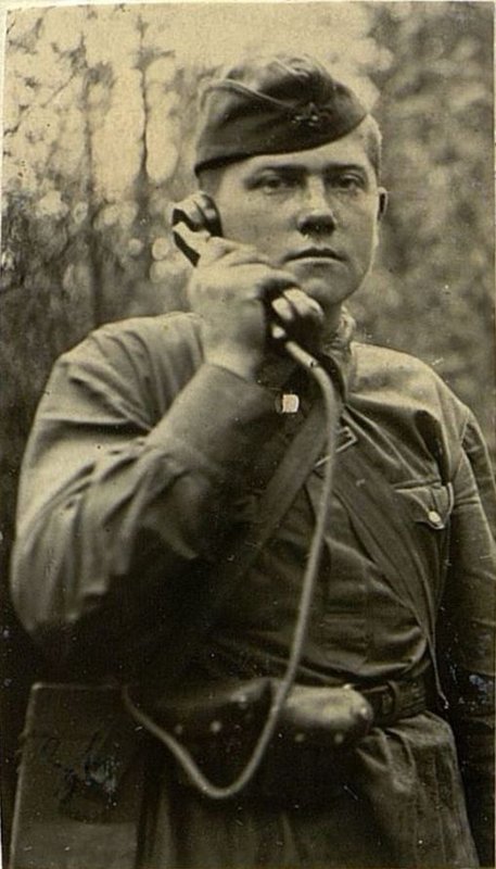 Image: An excellent signalman of the Red Army soldier Rodnov N.F.