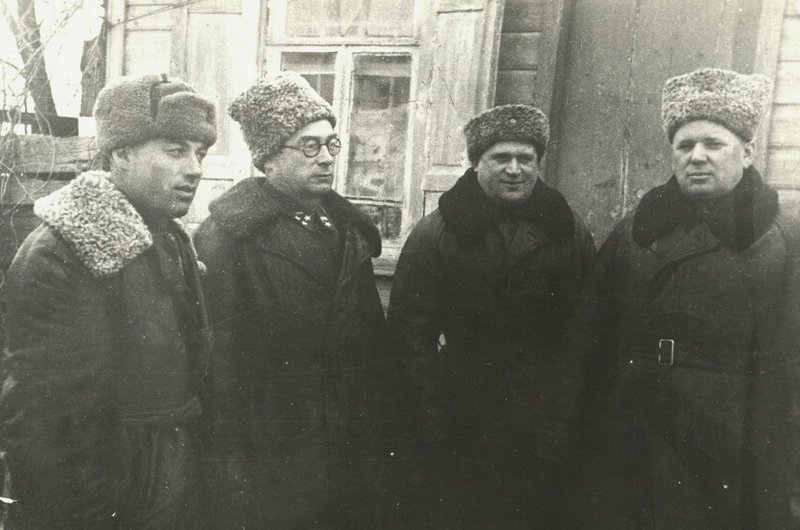 Слева направо: командующий бронетанковых войск Красной Армии Я.Н. Федоренко, комиссар 3-го танкового корпуса Н.В. Шаталов, командир 3-го танкового корпуса П.А. Ротмистров, начальник штаба 3-го танкового корпуса полковник Баскаков В.Н.