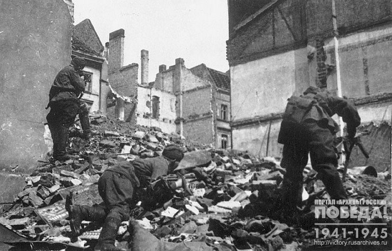 Infantrymen fighting for Berlin