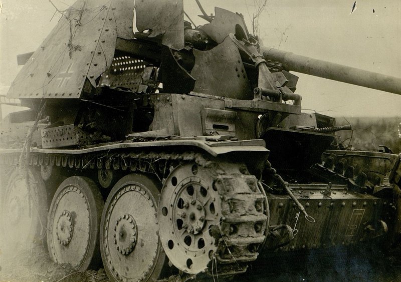 Фотография: Немецкий танк, разбитый в районе ст. Поныри 10.7.43 г. 9 батареей 753 ПАП 5 АД РГК