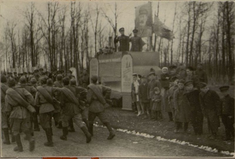 Image: Speech At a meeting of the Divisional Commander Major General Vorozheikin