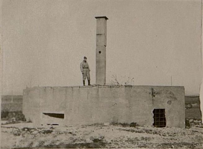 Фотография: Оборонительные сооружения противника в районе г. Дьер
