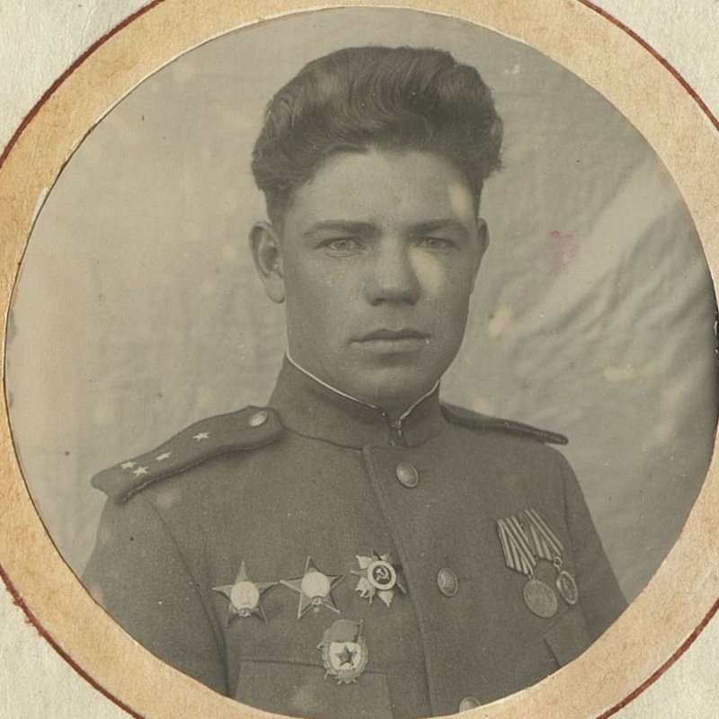 Фотография: Командир парковой батареи гвардии капитан Донских
