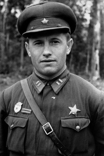 Орденоносец, гвардии батальонный комиссар Ф.Д. Толстунов