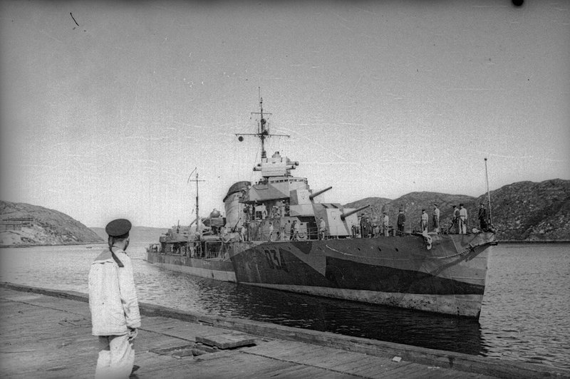 Эсминец «Грозный» у пирса и в море. Северный флот