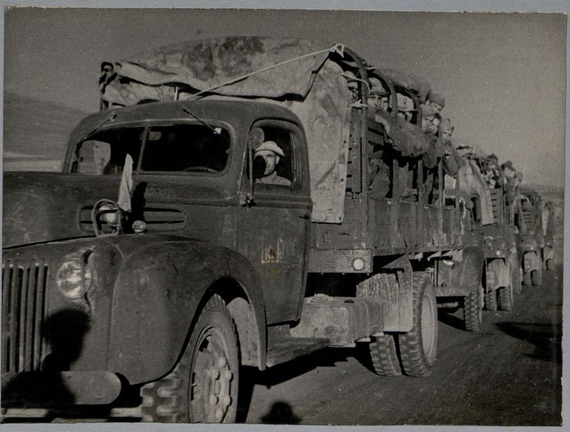 Фотография: Альбом "История 28 автомобильного полка, 1943-1944 гг."