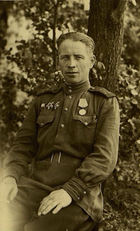 Фотография: Начальник связи капитан Соловьев Н.