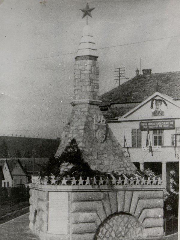 Фотография: с. Вилань. Памятник на отдельной братской могиле