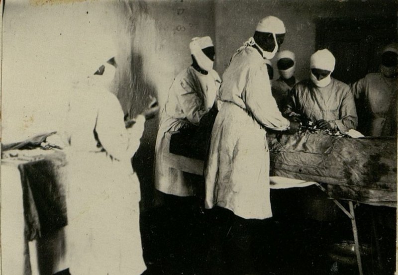 Image: Secondary suture operation