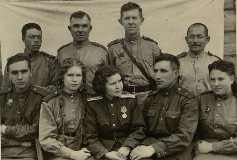 Image: The team of the medical unit of the convalescent battalion, headed by the battalion commander, Major Comrade Kashtanov, and the chief of the medical unit, senior lieutenant of the medical service, E.N. Maslova.