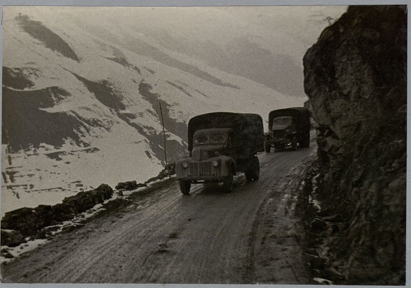 Фотография: Альбом "История 28 автомобильного полка, 1943-1944 гг."
