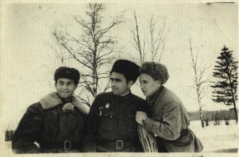 Scout Mikhail Nikolaevich Arkhipov (in the center)