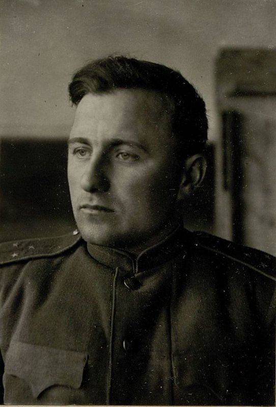 Фотография: Командир 2 АТР (авиационно-технической роты) капитан Проценко А.Е.