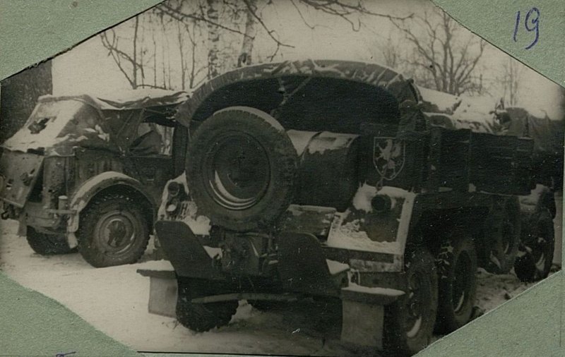 Фотография: Трофейные автомашины, захваченные под г. Калинином частями товарища  Березина 16.12.41 г.