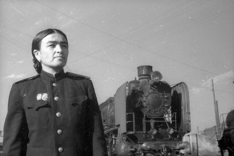 Машинист паровоза Гулям Гасанова. Баку