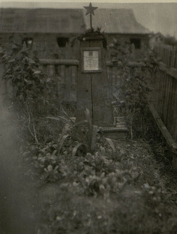 Фотография: Воинское захоронение мл. лейтенанта Васюкова Иосифа Васильевича, БССР (Белорусская Советская Социалистическая Республика), Гродненская обл., м. Радунь, парк