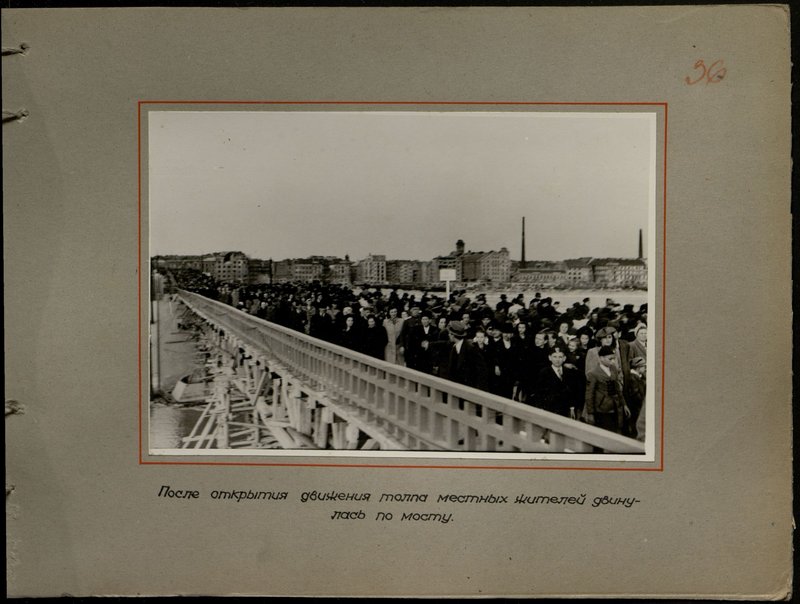Original image: After the opening of the pavement, a crowd of local residents moved across the bridge