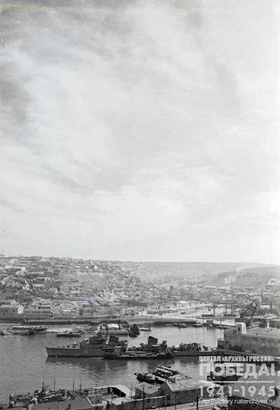 General view of the Sevastopol Harbor in the days of the city's defense