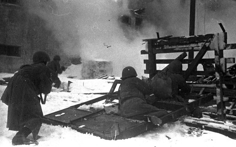 Soldiers dislodge the Germans from the plant shops on the outskirts of Stalingrad