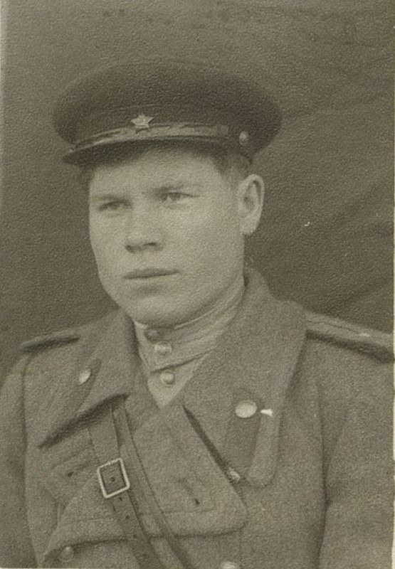 Image: Party organizer of the Artillery Battalion, junior lieutenant S.I. Komaleev