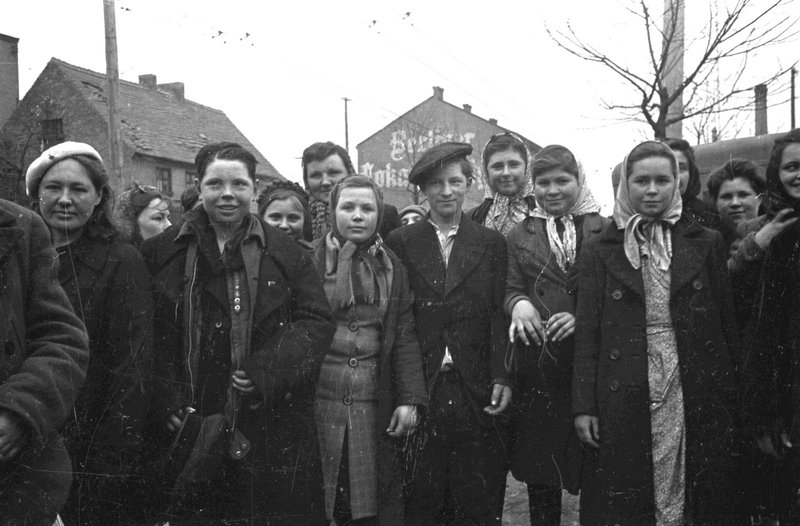 Liberated Soviet boys and girls who were forcibly brought to Germany