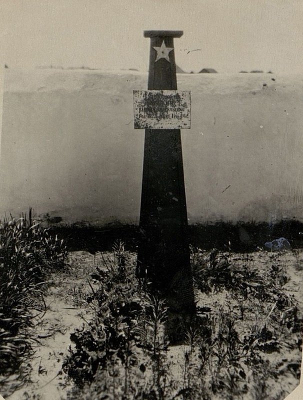 Image: War burial of soldier Valentin Vasilyevich Fatin, Skidel, on Sovetskaya Square
