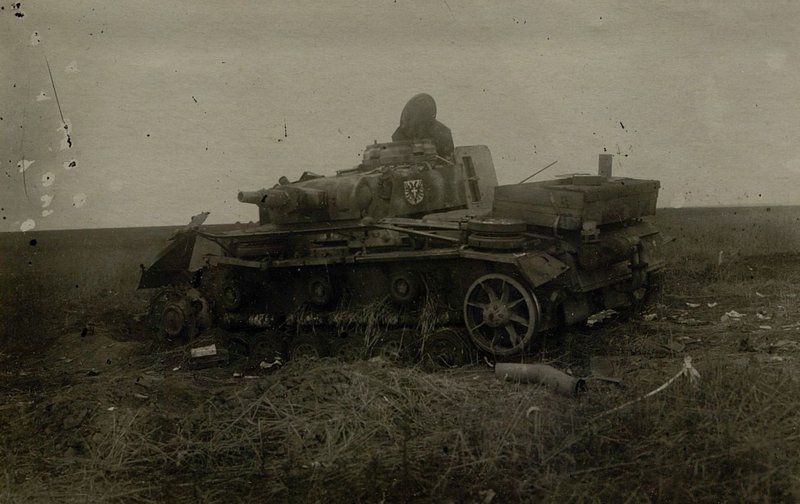 Image: Medium tank defeated with direct hits of 76 mm armor-piercing shells by  the 7th battey of the 1007th light artillery regiment of the 12th Artillery Division (AD) Reserve of the Main Command - 6.7.43 in the area of Mayskaya zorka