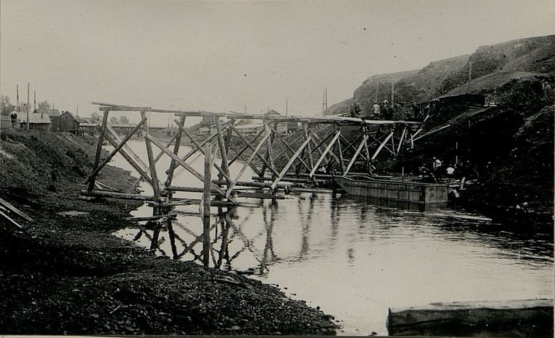 Image: Construction of a concrete conveyor overpass