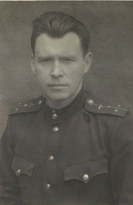 Фотография: Бывший начальник моторного ПАРМ-1 № 57 - старший техник-лейтенант - Королев И.И. - Основатель о создании и организации ПАРМ-1 № 57. 1943-1944 г.