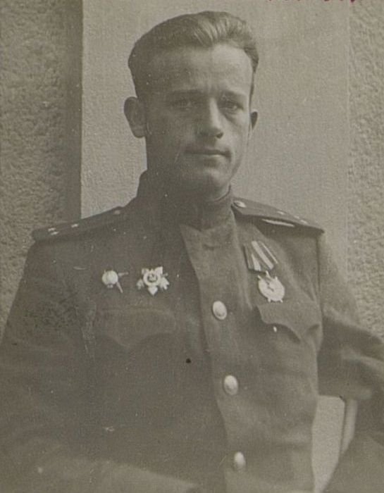 Фотография: Командир 1 понтонной роты Старший лейтенант Бредихин В.П.