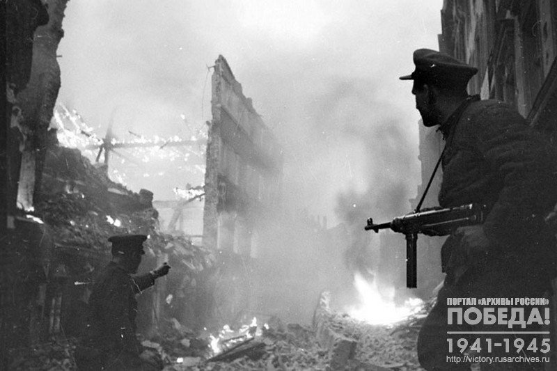 Soviet soldiers with SMGs during street combat in Glogau